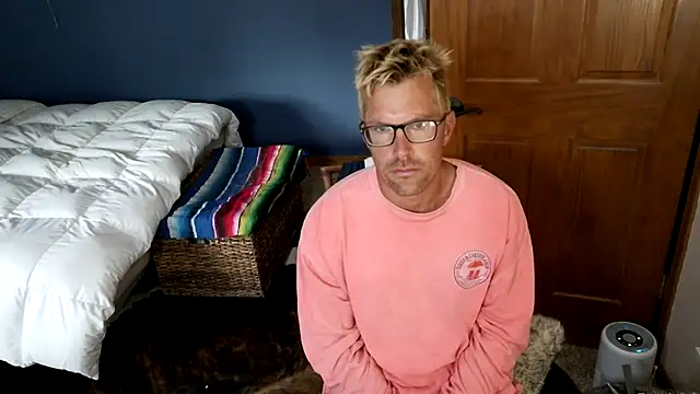 Snapshot of SpunRedneck chatting on June 20, 2026, 12:04 am SpunRedneck online show from June 20, 2026, 12:04 am