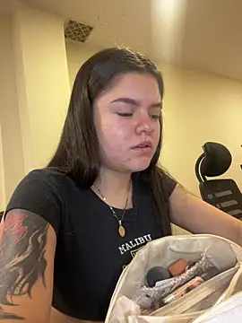 Camila Duarte2 online show from May 7, 2026, 1:14 pm