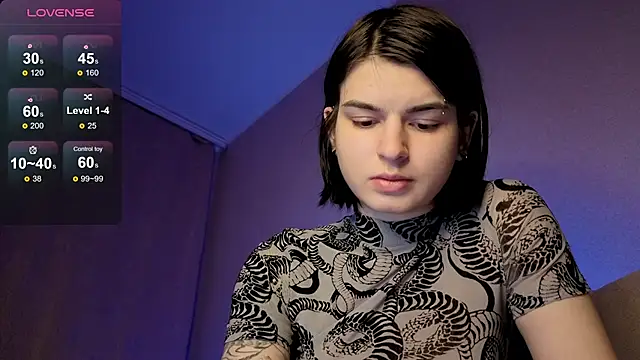 lololozhechka online show from April 27, 2026, 7:01 pm