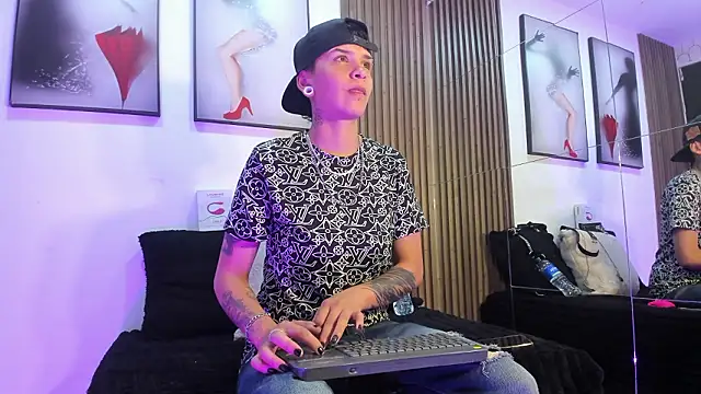 naughty girlwd online show from February 20, 2026, 2:52 am