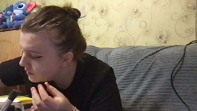 Snapshot of KrisToday chatting on December 16, 2025, 2:10 pm KrisToday online show from December 16, 2025, 2:10 pm