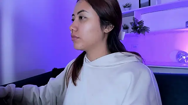 Snapshot of Saelivrae chatting on July 12, 2026, 12:39 pm Saelivrae online show from July 12, 2026, 12:39 pm