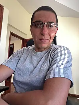 Snapshot of Tu_Principe_Azul36 chatting on June 17, 2026, 1:32 pm Tu Principe Azul36 online show from June 17, 2026, 1:32 pm
