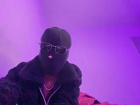 Snapshot of DanteBlack7 chatting on December 17, 2025, 6:40 am DanteBlack7 online show from December 17, 2025, 6:40 am