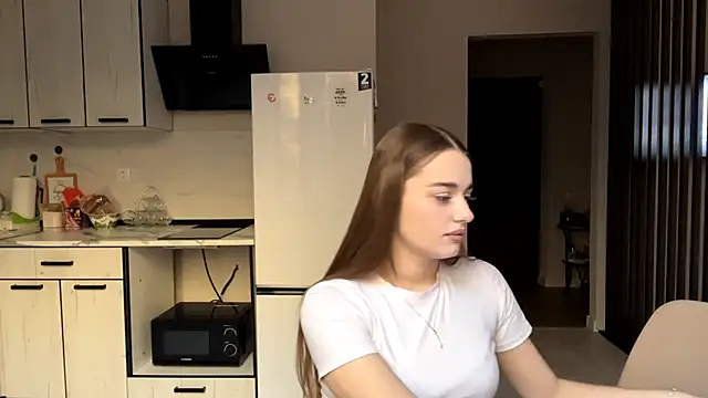 Adelle Love online show from December 5, 2025, 8:46 am