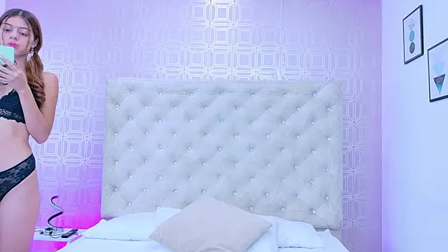 Emaa Vega online show from February 5, 2026, 7:43 pm