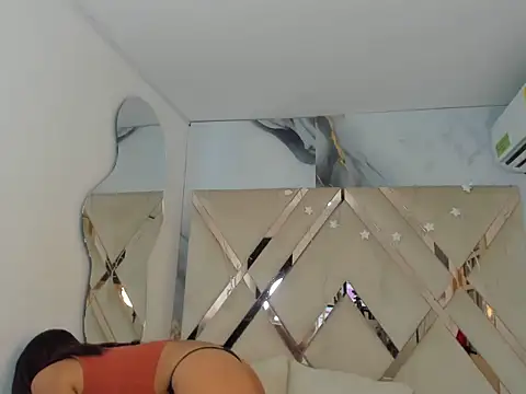 Snapshot of Ladymadinght chatting on December 14, 2025, 1:28 pm Ladymadinght online show from December 14, 2025, 1:28 pm