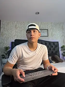 Lander Cruz online show from April 27, 2026, 8:07 pm