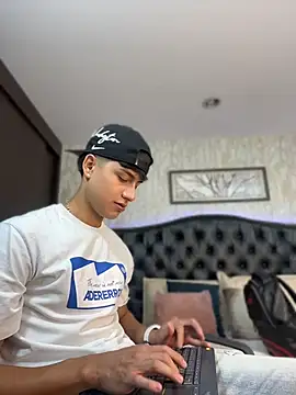 Snapshot of Lander_Cruz chatting on July 13, 2026, 5:34 pm Lander Cruz online show from July 13, 2026, 5:34 pm