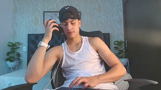 Snapshot of Lander_Cruz chatting on December 14, 2025, 6:02 pm Lander Cruz online show from December 14, 2025, 6:02 pm