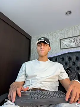 Snapshot of Lander_Cruz chatting on July 25, 2026, 7:09 pm Lander Cruz online show from July 25, 2026, 7:09 pm