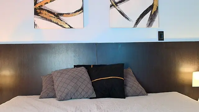 ViennaMilf online show from December 18, 2025, 11:25 am