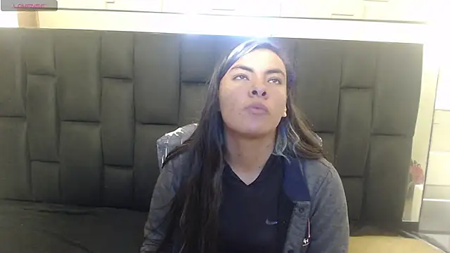 hanna13  online show from December 15, 2025, 3:18 pm