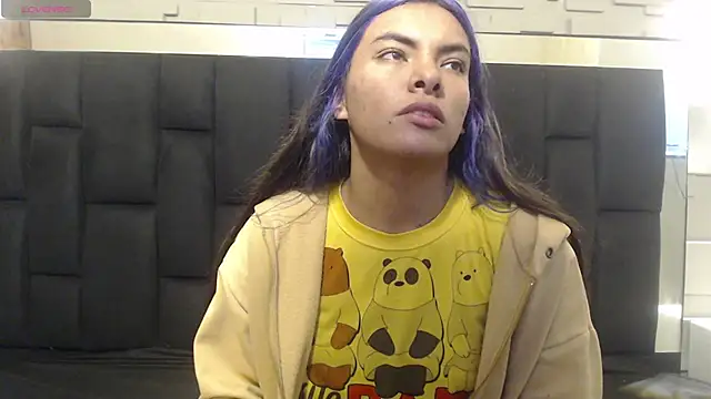 hanna13  online show from December 5, 2025, 7:12 pm