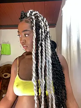 Snapshot of Cynthia_es chatting on April 13, 2026, 3:05 pm Cynthia es online show from April 13, 2026, 3:05 pm