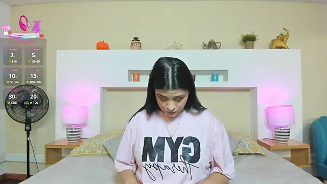 Snapshot of AnikaRomanoff_ chatting on December 15, 2025, 11:27 am AnikaRomanoff online show from December 15, 2025, 11:27 am