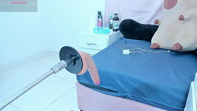 leticia lynn1 online show from February 16, 2026, 9:13 pm