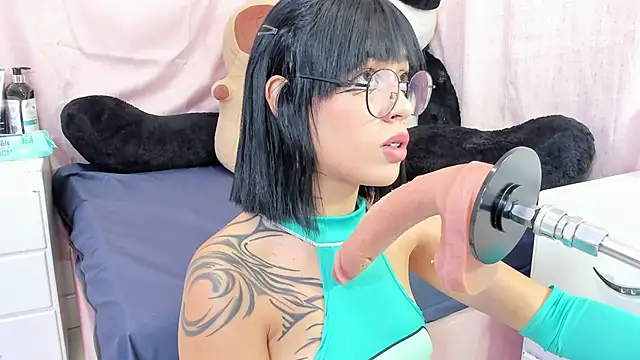 Snapshot of sofia_shadow_ chatting on February 19, 2026, 3:14 am sofia shadow online show from February 19, 2026, 3:14 am