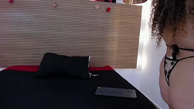 Snapshot of Miia_Bigboobs chatting on December 5, 2025, 3:49 am Miia Bigboobs online show from December 5, 2025, 3:49 am