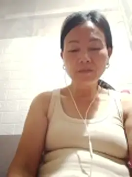 Lili-123k online show from April 20, 2026, 8:21 pm