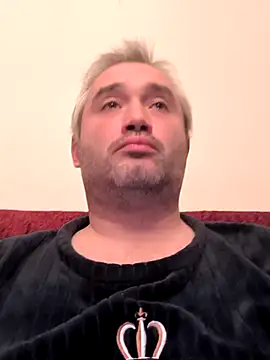 Olomoucak1982 online show from December 15, 2025, 6:03 pm