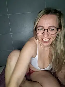 Snapshot of sole28 chatting on April 2, 2026, 9:10 pm sole28 online show from April 2, 2026, 9:10 pm