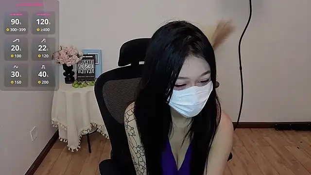 Snapshot of Cat-yiyi chatting on December 14, 2025, 9:37 am Cat-yiyi online show from December 14, 2025, 9:37 am