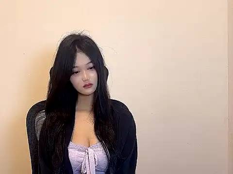 Snapshot of Cat-yiyi chatting on December 2, 2025, 8:49 am Cat-yiyi online show from December 2, 2025, 8:49 am