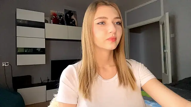 Snapshot of AveryBerkson chatting on February 9, 2026, 3:37 am AveryBerkson online show from February 9, 2026, 3:37 am