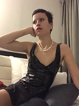 Snapshot of YoungDutchRuby chatting on December 5, 2025, 2:37 pm YoungDutchRuby online show from December 5, 2025, 2:37 pm