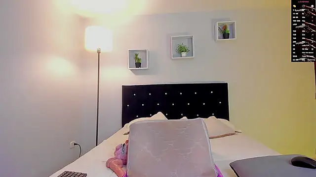 Snapshot of Victoria_Rose_ chatting on August 3, 2026, 8:15 pm Victoria Rose online show from August 3, 2026, 8:15 pm