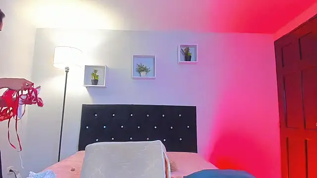 Victoria Rose  online show from April 30, 2026, 12:34 pm