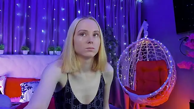 Snapshot of Gina_Gina_love chatting on February 14, 2026, 1:06 am Gina Gina love online show from February 14, 2026, 1:06 am