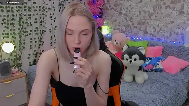 Gina Gina love online show from June 10, 2026, 2:24 am