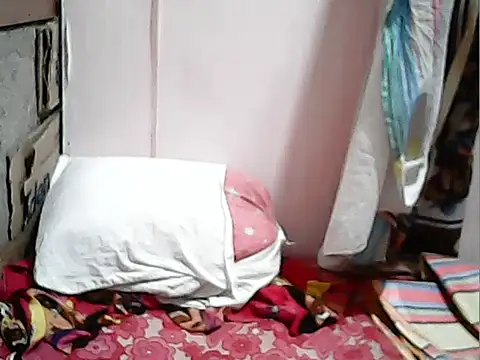 Snapshot of xxCathyxx chatting on December 3, 2025, 12:37 pm xxCathyxx online show from December 3, 2025, 12:37 pm