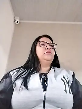 Snapshot of Carameloswing1 chatting on January 7, 2026, 1:27 pm Carameloswing1 online show from January 7, 2026, 1:27 pm