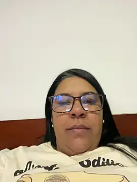 Snapshot of Carameloswing1 chatting on December 21, 2025, 1:30 am Carameloswing1 online show from December 21, 2025, 1:30 am