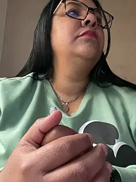 Snapshot of Carameloswing1 chatting on January 8, 2026, 1:06 pm Carameloswing1 online show from January 8, 2026, 1:06 pm