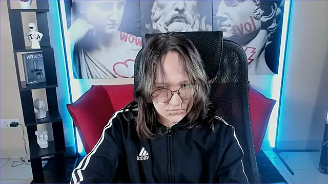 Sylvia Reed online show from December 14, 2025, 7:36 am