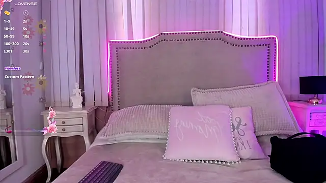 Snapshot of lya__brown chatting on August 7, 2026, 12:44 pm lya brown online show from August 7, 2026, 12:44 pm