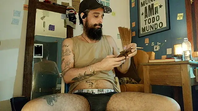 Snapshot of ooproprio chatting on August 3, 2026, 9:31 pm ooproprio online show from August 3, 2026, 9:31 pm