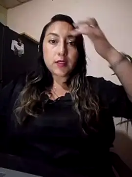Snapshot of Valeria_montana_ chatting on April 17, 2026, 12:02 am Valeria montana online show from April 17, 2026, 12:02 am