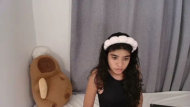 Snapshot of phia_carter chatting on June 20, 2026, 12:26 am phia carter online show from June 20, 2026, 12:26 am