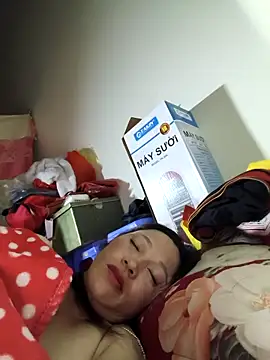 Snapshot of Y-eahi chatting on December 4, 2025, 5:23 pm Y-eahi online show from December 4, 2025, 5:23 pm