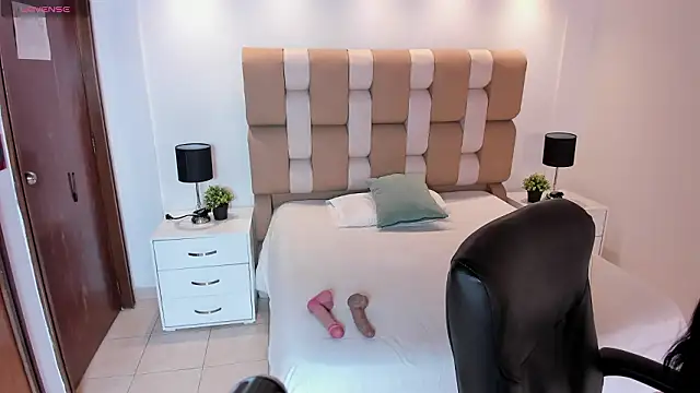 Ambar Cooxx online show from March 10, 2026, 1:26 pm