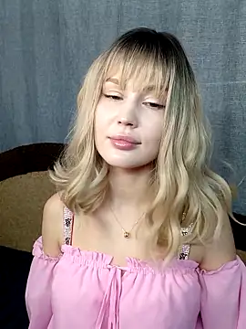 Snapshot of Selina_Heart chatting on December 16, 2025, 4:55 pm Selina Heart online show from December 16, 2025, 4:55 pm