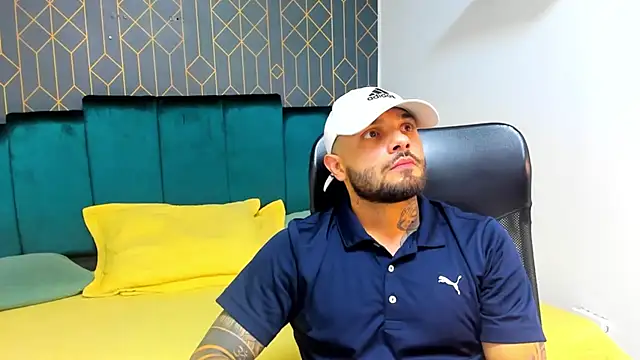 Snapshot of lucky_smith1 chatting on December 13, 2025, 8:04 pm lucky smith1 online show from December 13, 2025, 8:04 pm