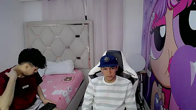 Snapshot of THE_VIPS_TWINK chatting on December 4, 2025, 8:41 pm THE VIPS TWINK online show from December 4, 2025, 8:41 pm