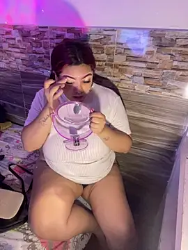 Snapshot of naty_col chatting on April 17, 2026, 12:30 pm naty col online show from April 17, 2026, 12:30 pm