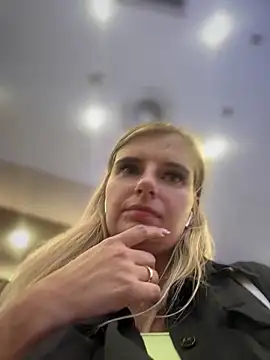 Snapshot of Betsy chatting on February 1, 2025, 12:37 pm Betsy online show from February 1, 2025, 12:37 pm